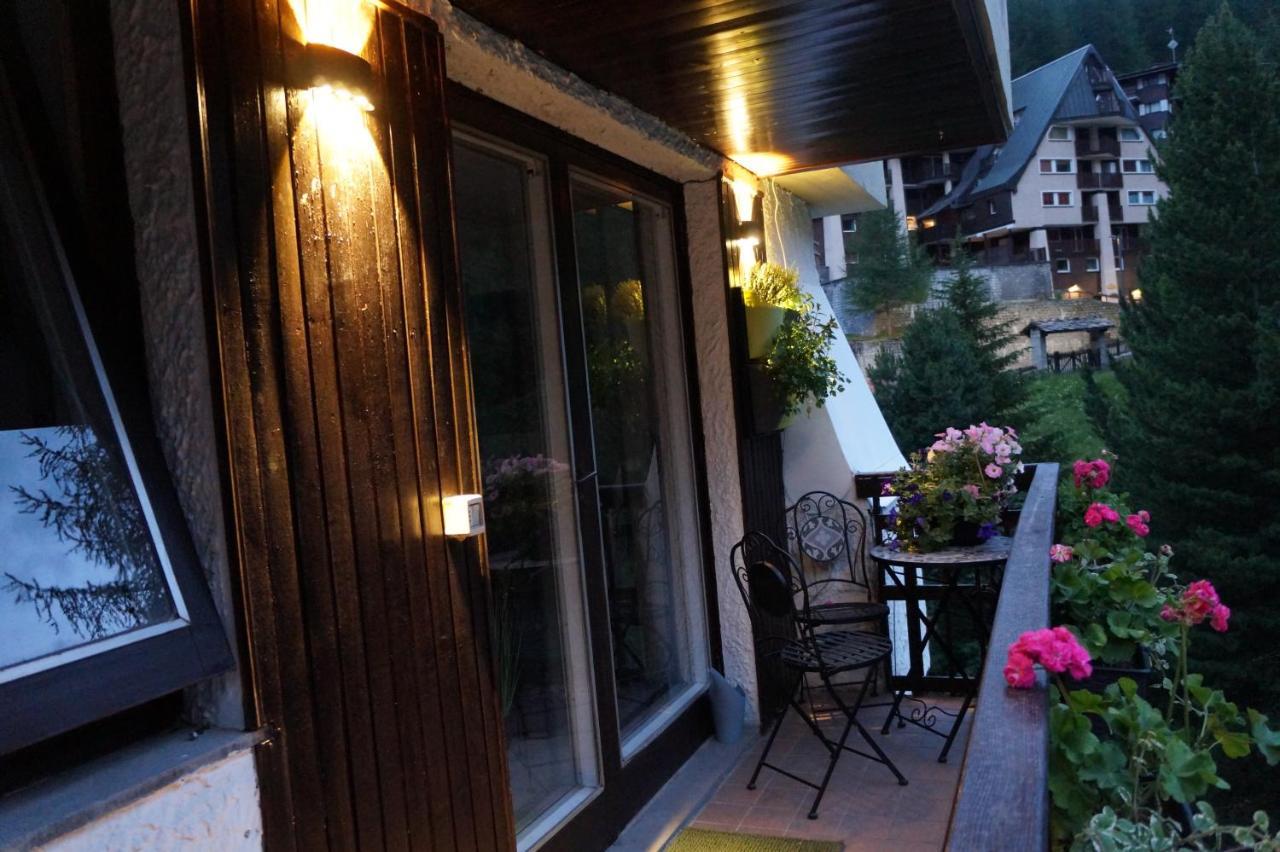 Window On The Mountains Apartment Бройл-Червиня Екстериор снимка